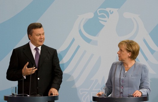 File:Yanukovych with Merkel.jpg