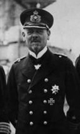 File:Bundesarchiv Bild 183-R10687, Vizeadmiral Hipper mit Stab cropped.png