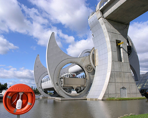 File:Falkirk Wheel Moving 1.jpg