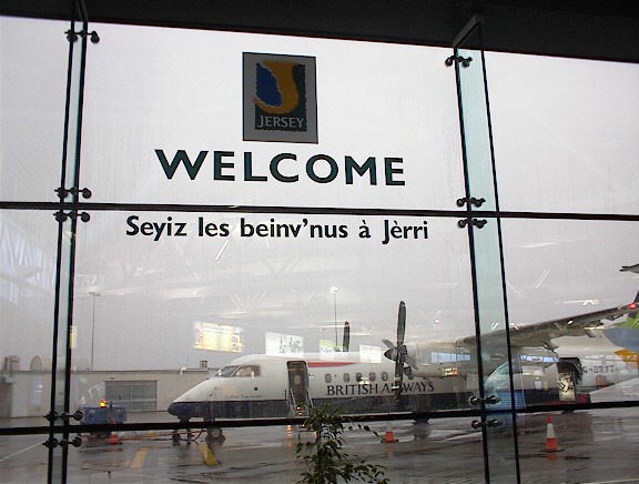 File:Jersey Airport signage in Jèrriais.jpg