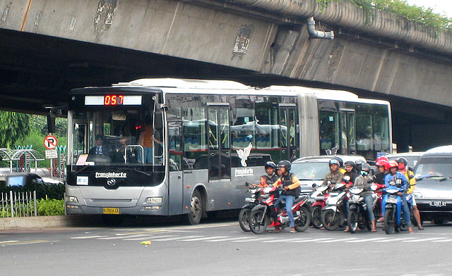File:TransJakarta Articulated Bus.jpg