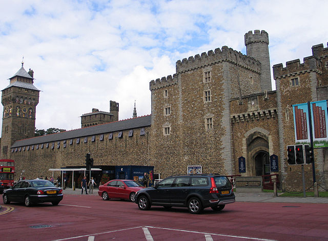 File:Cardiff castle front.jpg