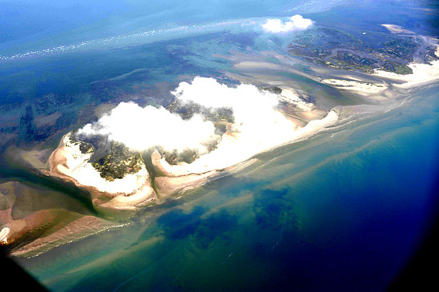 File:BP Oil spill Chandeleur IslandsLA.jpg