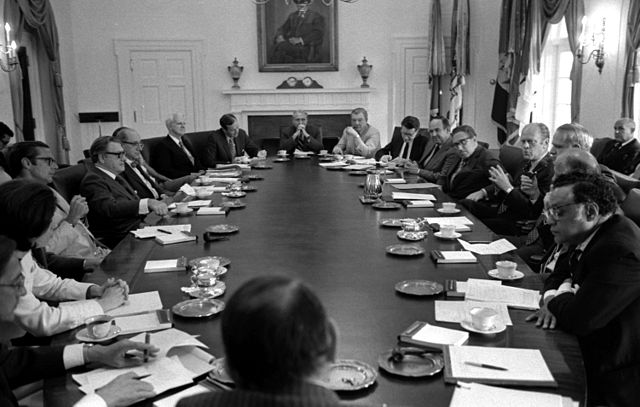 File:President Gerald Ford meets with his Cabinet June 25 - 1975.jpg