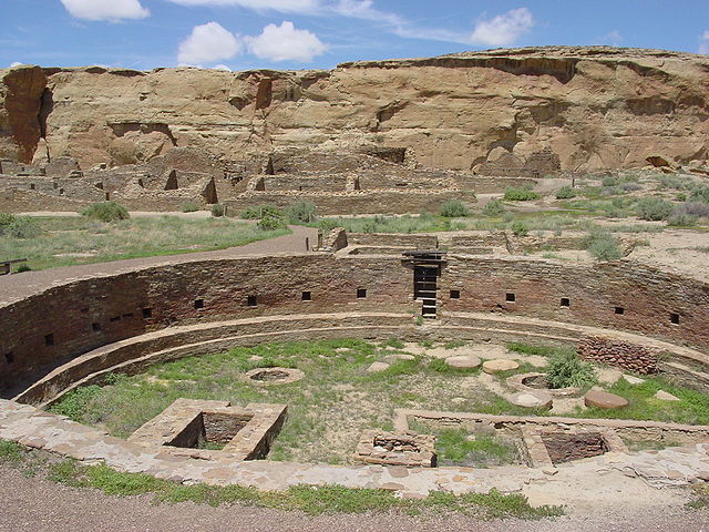 File:Chaco Canyon Chetro Ketl great kiva plaza NPS.jpg