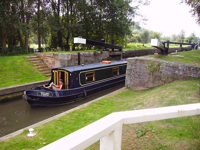 File:Sulhamstead Tyle Mill Lock.JPG