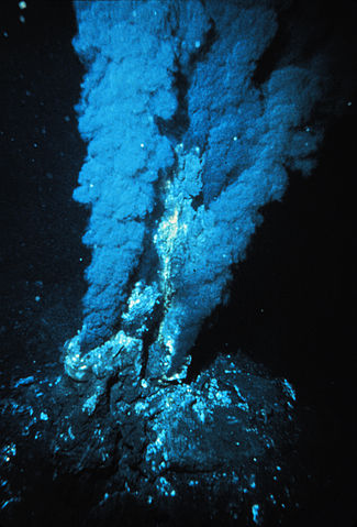 File:Blacksmoker in Atlantic Ocean.jpg