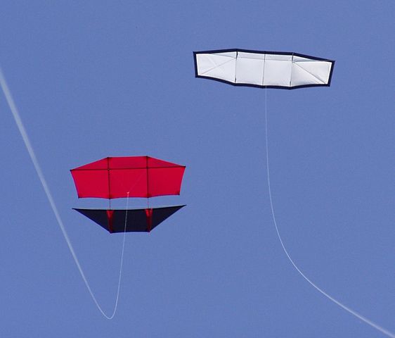 File:Kite Genki DoPeRo Fotodrachen.de.JPG