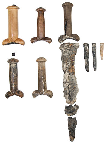File:MaryRose-bollock daggers.jpg