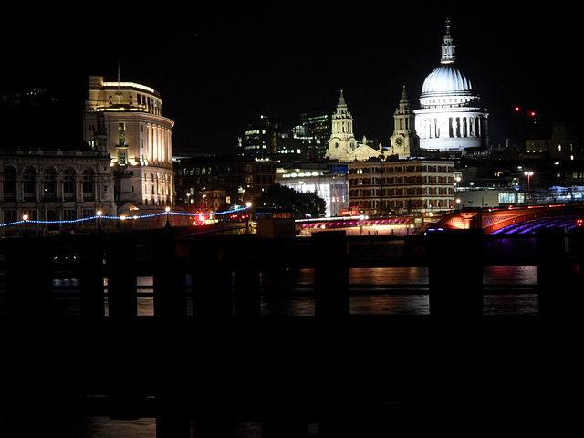 File:St. Paul's Cathedral at night.JPG