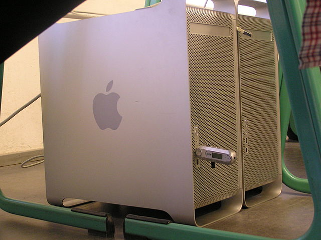 File:G5 supplying Wikipedia via Gigabit at the Lange Nacht der Wissenschaften 2006 in Dresden.JPG