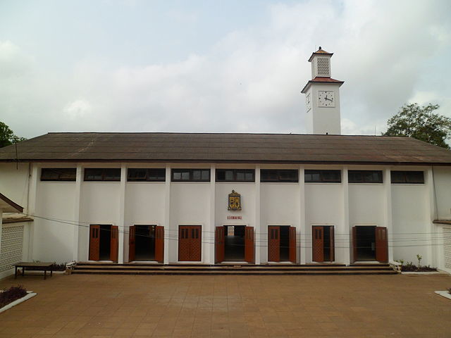 File:K. G. Konuah hall of Accra Academy.jpg