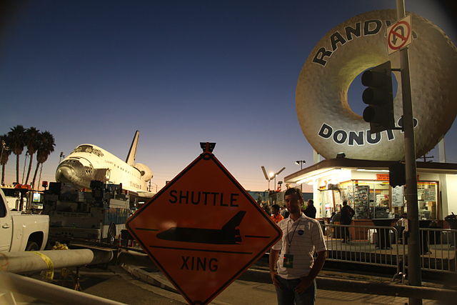 File:Shuttle Endeavour in front of Randys.JPG