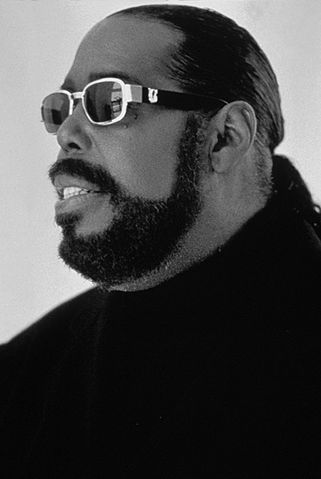 File:Barry-White-Black & White.jpg