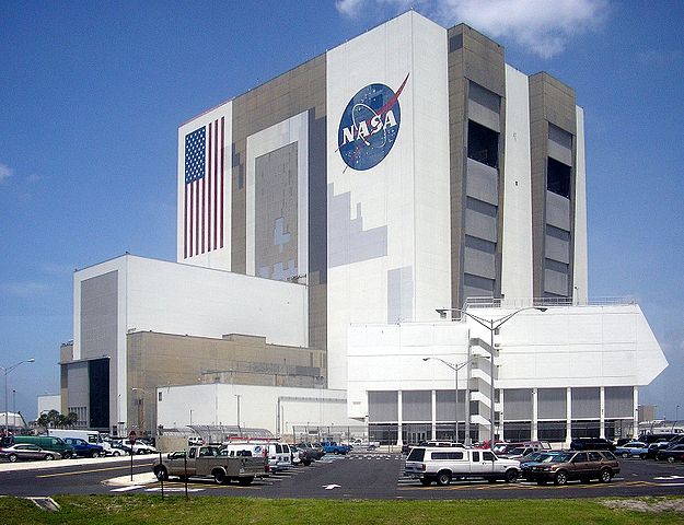 File:Vehicle-Assembly-Building-July-6-2005.jpg