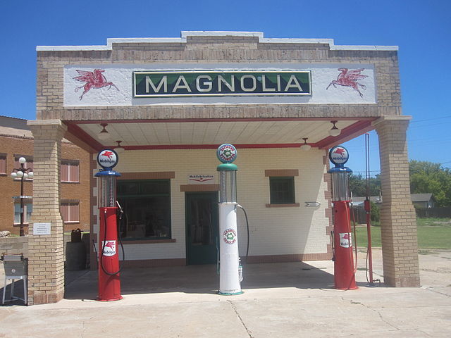 File:Magnolia gasoline station, Shamrock, TX IMG 6141.JPG