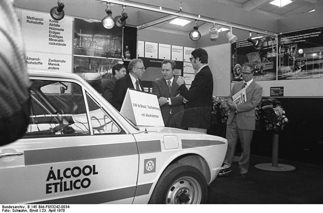 File:Bundesarchiv B 145 Bild-F053242-0034, Hannover, Messe.jpg