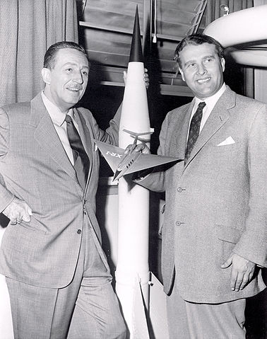 File:Walt Disney and Dr. Wernher von Braun - GPN-2000-000060.jpg