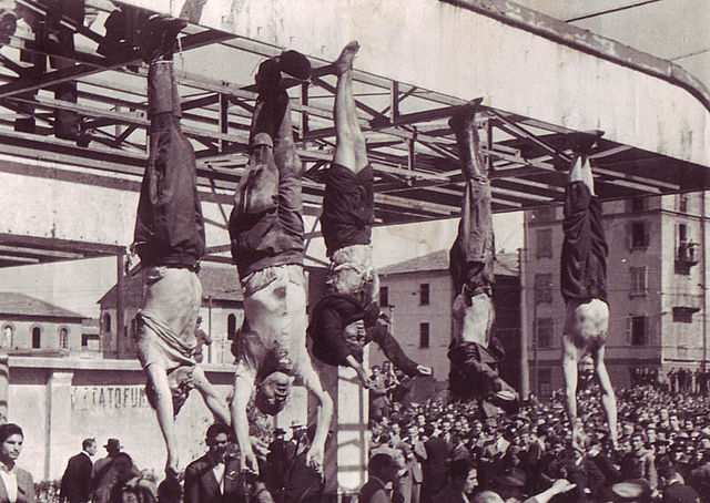 File:Mussolini e Petacci a Piazzale Loreto, 1945.jpg