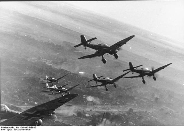 File:Bundesarchiv Bild 101I-646-5188-17, Flugzeuge Junkers Ju 87.jpg