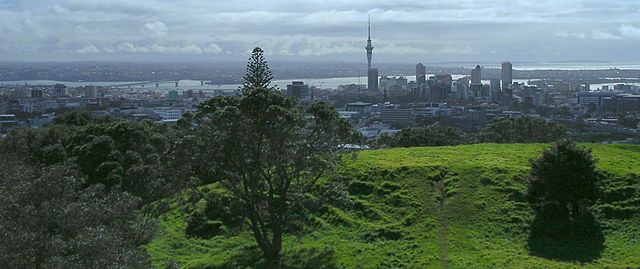 File:View of Aukland from outside city.JPG