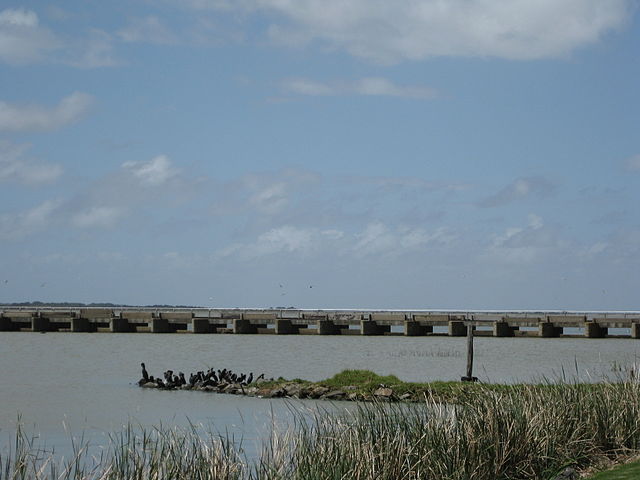 File:Goolwa Barrage.JPG