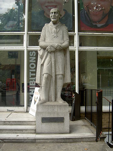File:Robert Baden-Powell Monument London.jpg