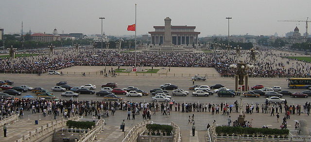 File:National mourning for 2008 Sichuan earthquake victims - Tiananmen Square, Beijing, 2008-05-19 (Cropped).jpg