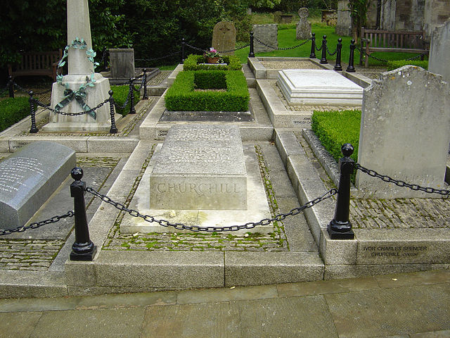 File:Churchills Grave.jpg