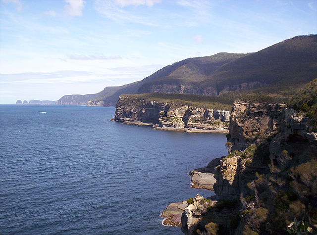 File:Coastal-cliffs Tasman-peninsula.jpg