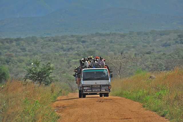 File:Road between Fort Portal and Rebisengo - Flickr - Dave Proffer (7).jpg
