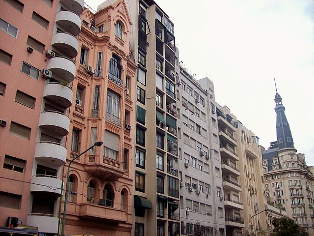 File:Avenida Callao al 500.jpg