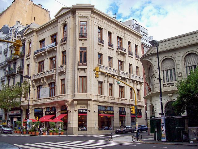 File:Avenida de mayo café Iberia.jpg
