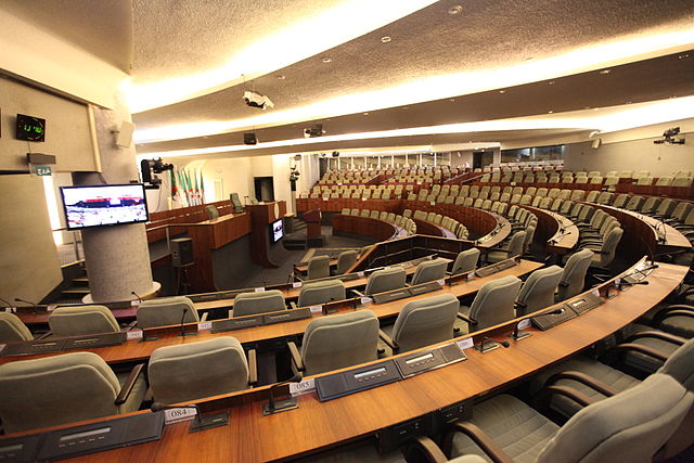 File:Hémicycle de l'assemblée populaire nationale (Algérie).jpg