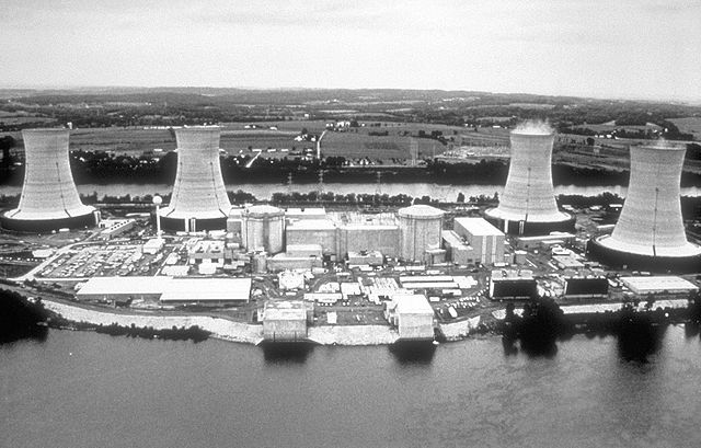 File:Three Mile Island nuclear power plant.jpg
