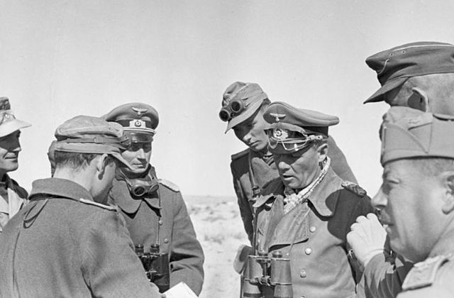 File:Bundesarchiv Bild 183-1982-0927-503, Bei El Agheila, Rommel bei italienischer Division.jpg