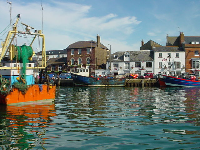 File:Weymouth Harbour 2005 from the south side showing The George Inn.jpg