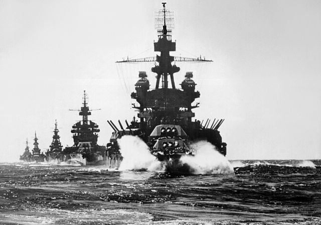 File:US warships entering Lingayen Gulf 1945.jpg