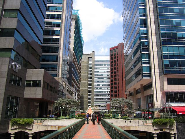 File:Centro empresarial St bárbara Bogotá.JPG