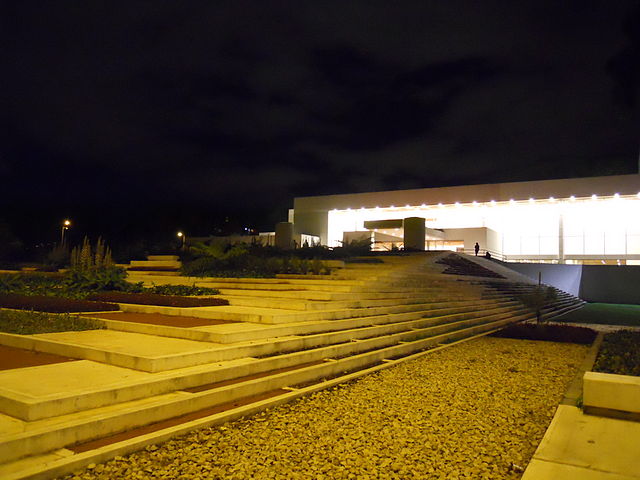 File:Acceso Centro Cultural Julio MArio Santo Domingo.JPG