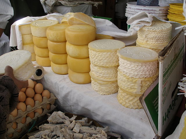 File:Peruvian cheese open air market.jpg