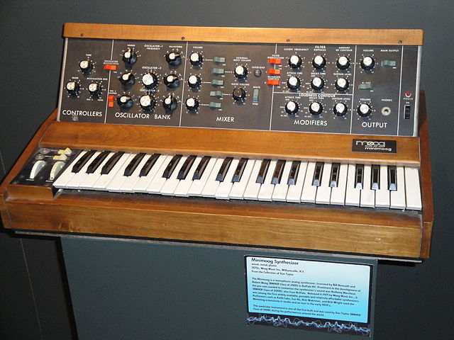 File:Minimoog (Buffalo Museum of Science).jpg
