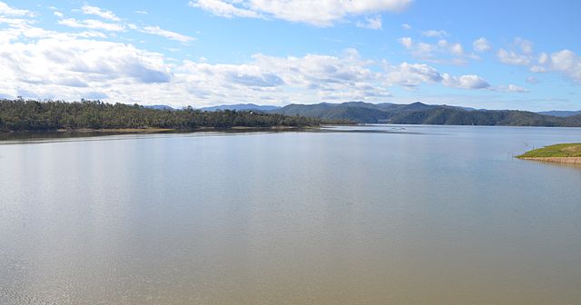 File:Wivenhoe Dam 2011.jpg