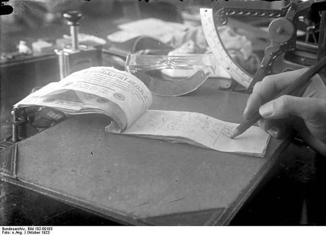 File:Bundesarchiv Bild 102-00193, Inflation, Ein-Millionen-Markschein.jpg