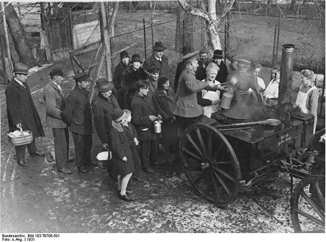 File:Bundesarchiv Bild 183-T0706-501, berlin, Armenspeisung.jpg