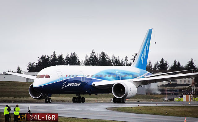 File:Boeing 787 first flight taxi turn.jpg
