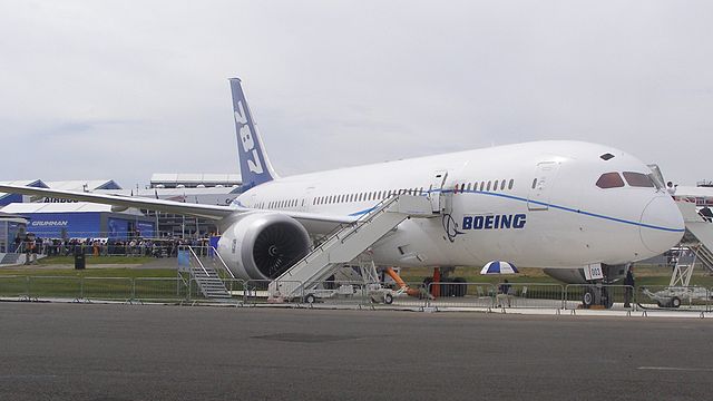 File:Boeing 787 on display at 2010 Farnborough Airshow.jpg