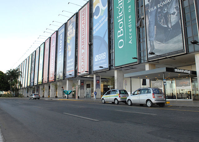 File:Empty streets in Brasilia during Brazil & North Korea match at World Cup 2010-06-15 3.jpg