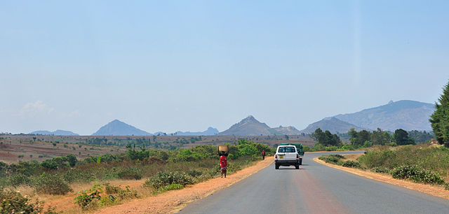 File:2010-10-21 13-12-21 Malawi - Njolomole.JPG