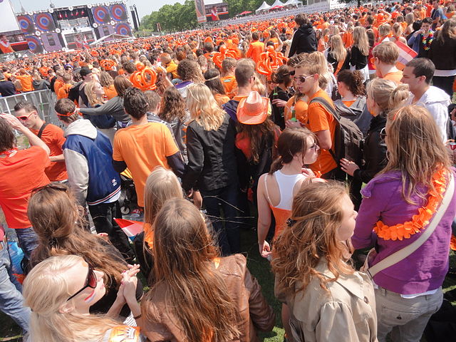 File:Queensday 2011 Amsterdam 26.jpg